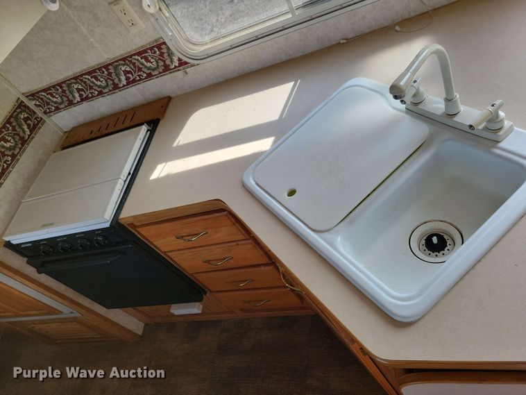 image for item EA2440 2003 Keystone Sprinter camper