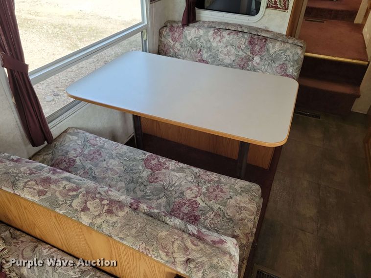 image for item EA2440 2003 Keystone Sprinter camper