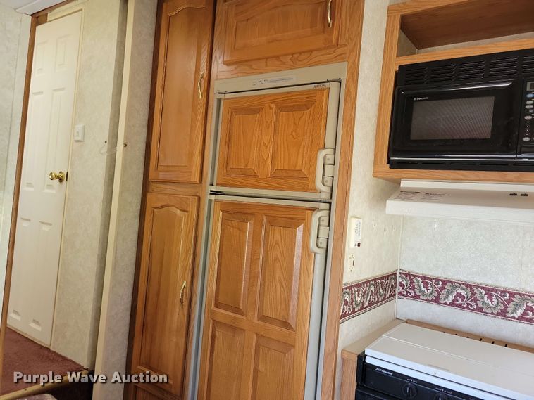 image for item EA2440 2003 Keystone Sprinter camper