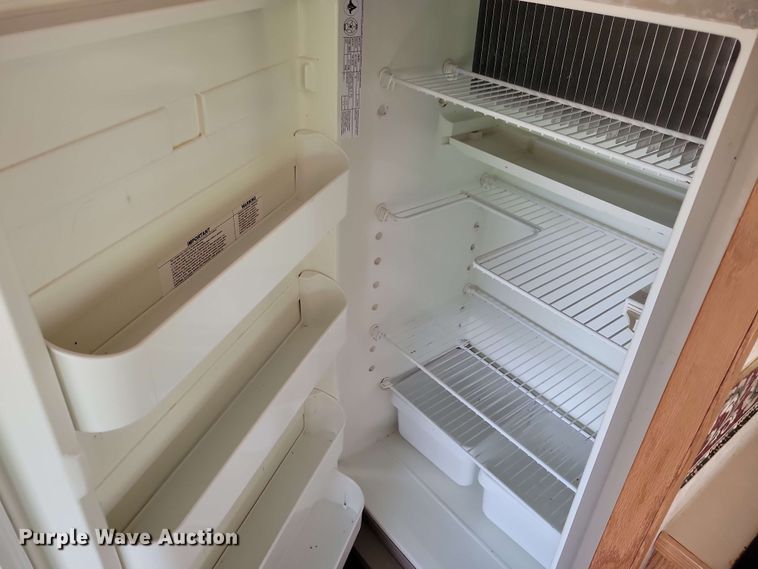 image for item EA2440 2003 Keystone Sprinter camper