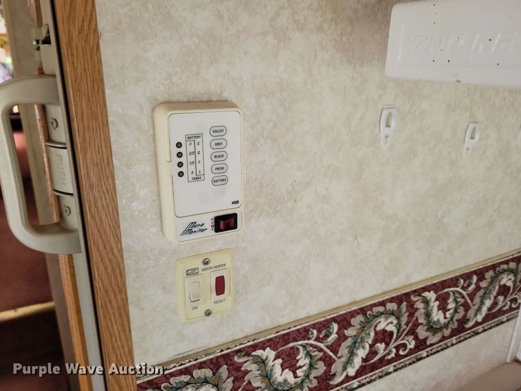 image for item EA2440 2003 Keystone Sprinter camper