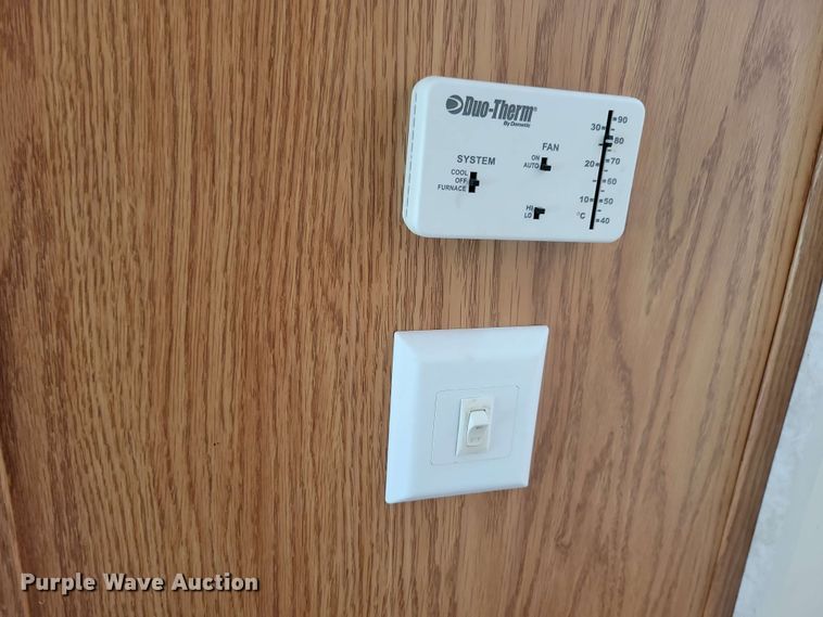 image for item EA2440 2003 Keystone Sprinter camper