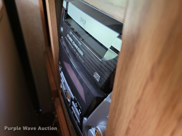 image for item EA2440 2003 Keystone Sprinter camper