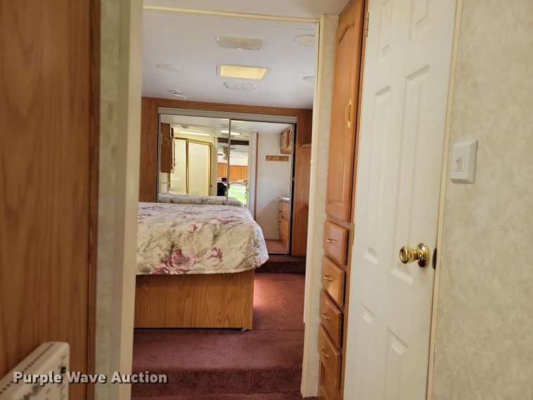 image for item EA2440 2003 Keystone Sprinter camper