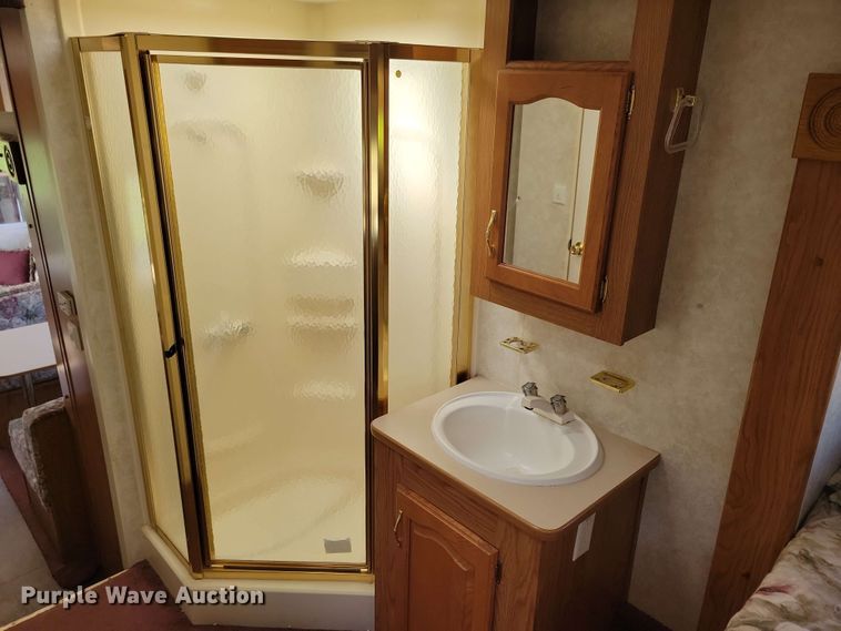 image for item EA2440 2003 Keystone Sprinter camper