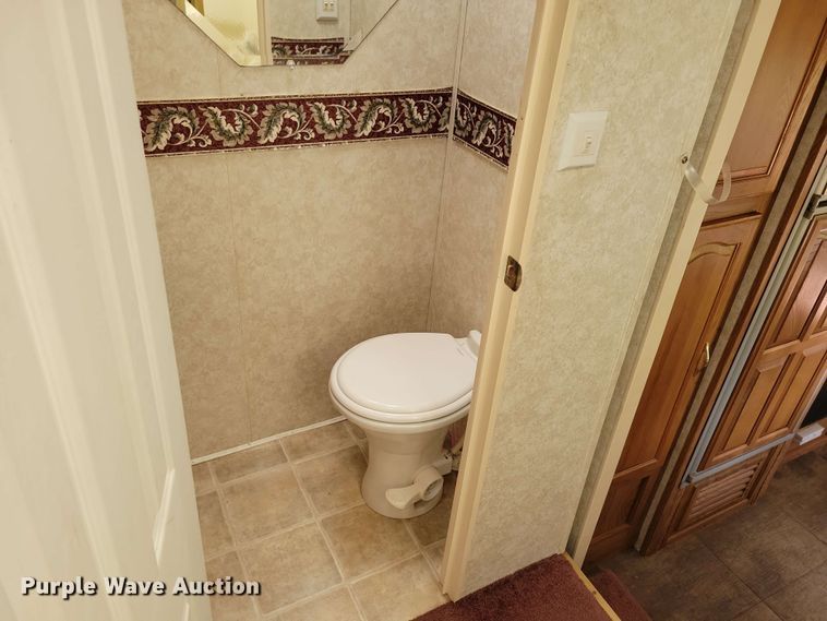 image for item EA2440 2003 Keystone Sprinter camper