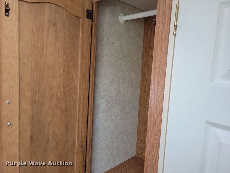 image for item EA2440 2003 Keystone Sprinter camper