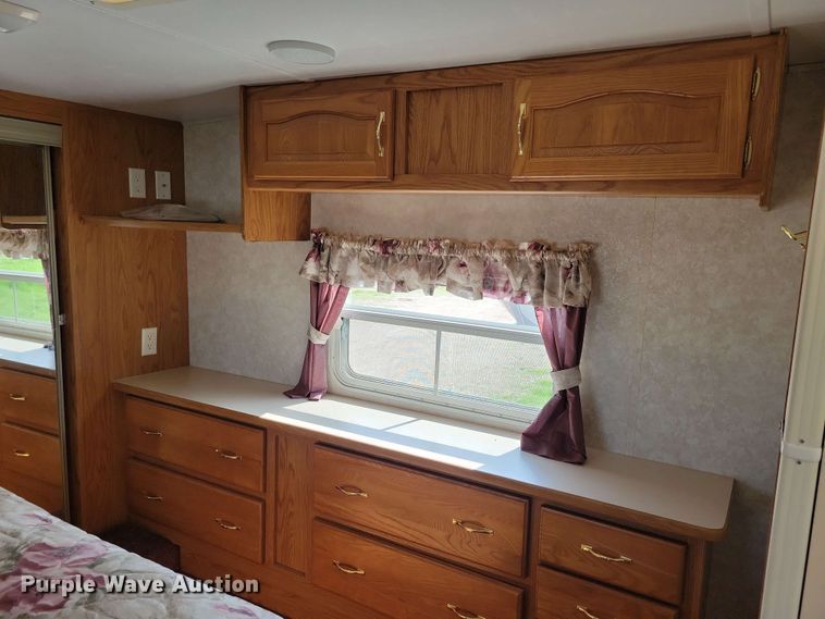 image for item EA2440 2003 Keystone Sprinter camper