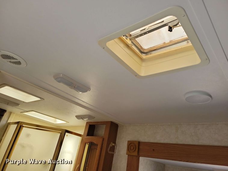 image for item EA2440 2003 Keystone Sprinter camper