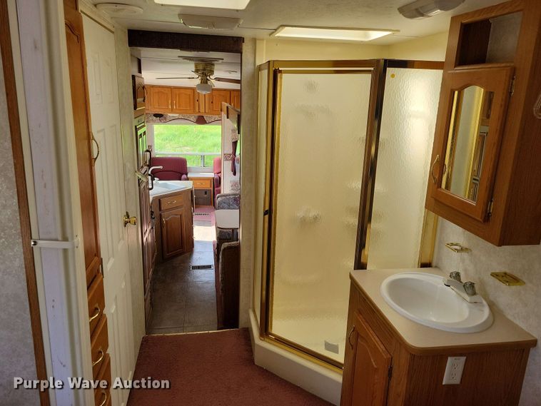 image for item EA2440 2003 Keystone Sprinter camper