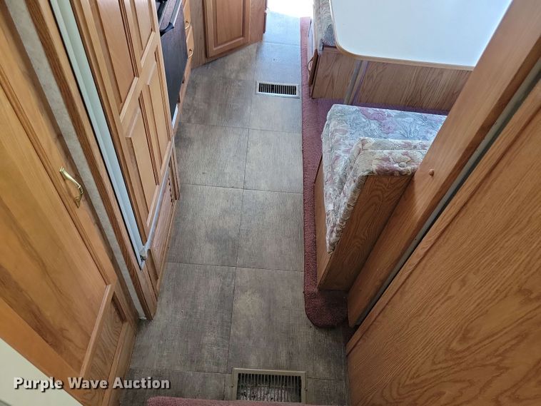 image for item EA2440 2003 Keystone Sprinter camper