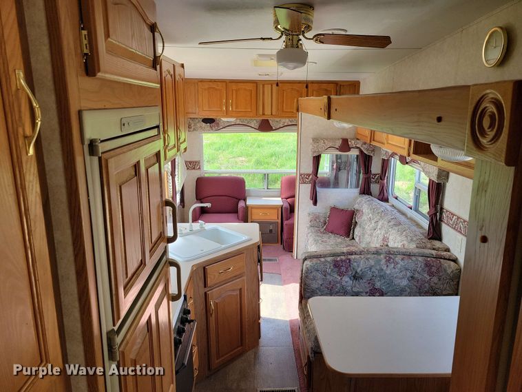 image for item EA2440 2003 Keystone Sprinter camper