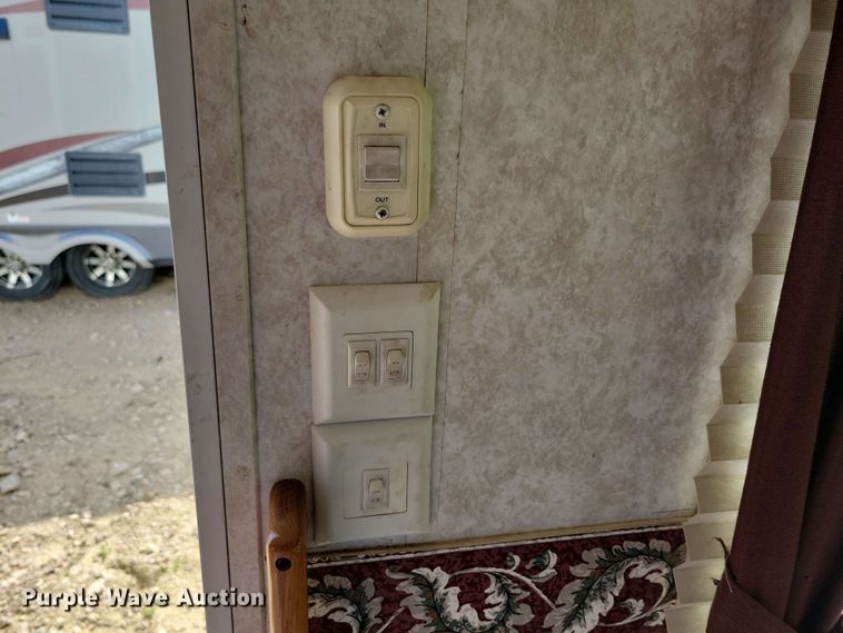 image for item EA2440 2003 Keystone Sprinter camper