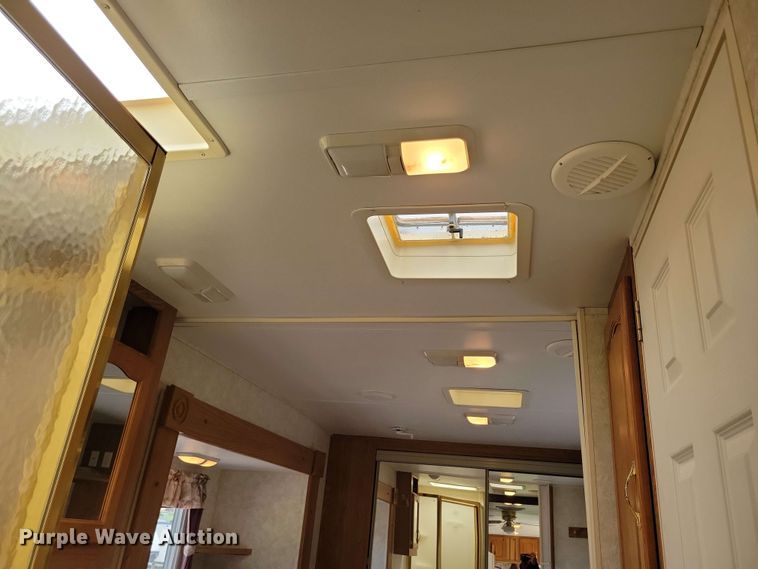 image for item EA2440 2003 Keystone Sprinter camper