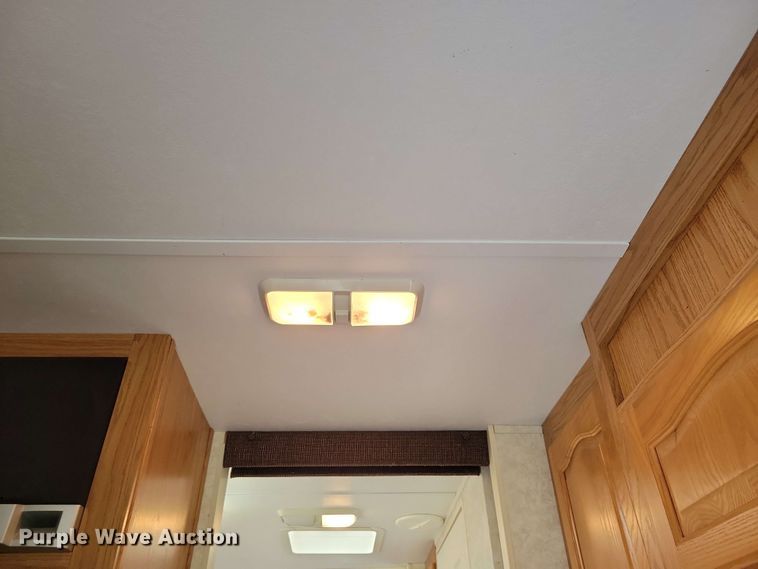 image for item EA2440 2003 Keystone Sprinter camper