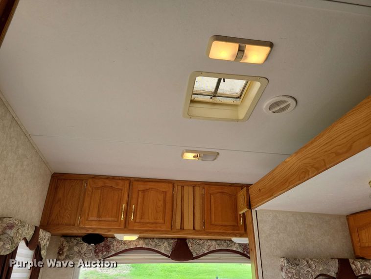 image for item EA2440 2003 Keystone Sprinter camper