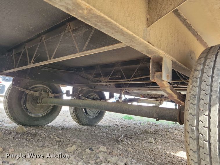 image for item EA2440 2003 Keystone Sprinter camper