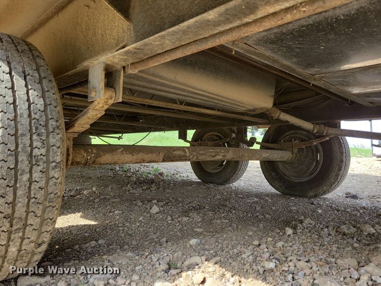 image for item EA2440 2003 Keystone Sprinter camper