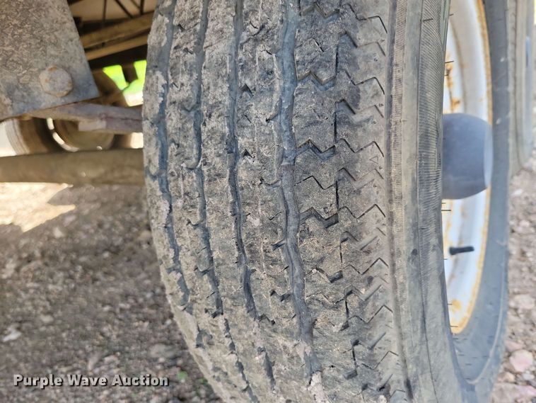 image for item EA2440 2003 Keystone Sprinter camper