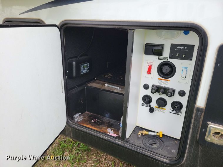 image for item EA2441 2021 Keystone Yukon 421FL camper