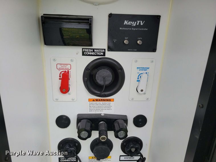 image for item EA2441 2021 Keystone Yukon 421FL camper