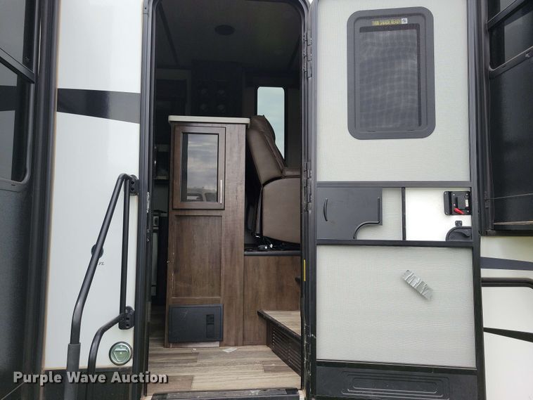 image for item EA2441 2021 Keystone Yukon 421FL camper