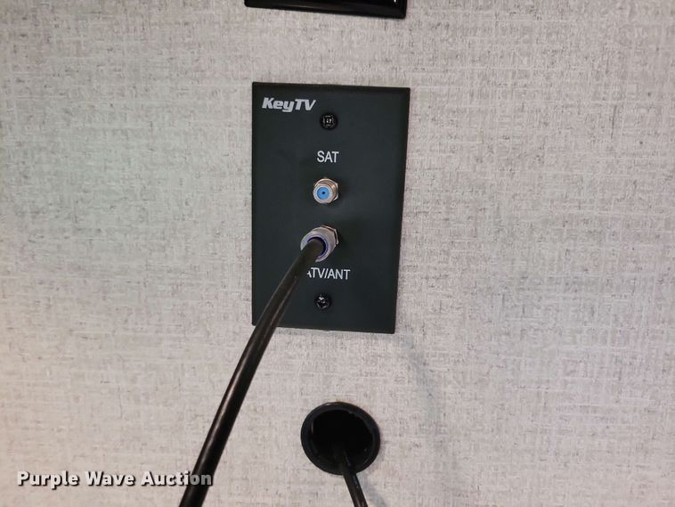 image for item EA2441 2021 Keystone Yukon 421FL camper