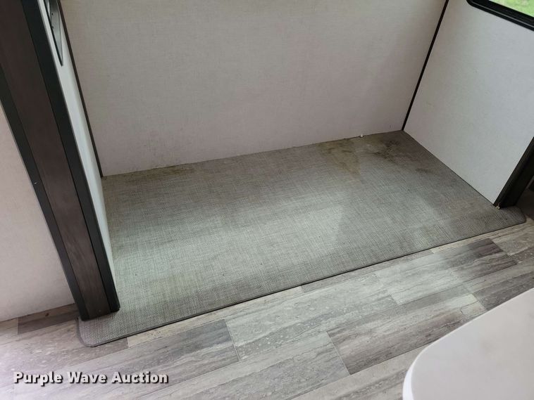 image for item EA2441 2021 Keystone Yukon 421FL camper