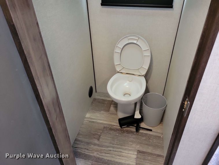 image for item EA2441 2021 Keystone Yukon 421FL camper