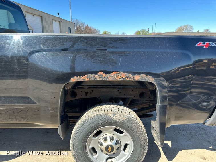 image for item EB2494 2016 Chevrolet Silverado 2500HD Double Cab pickup truck