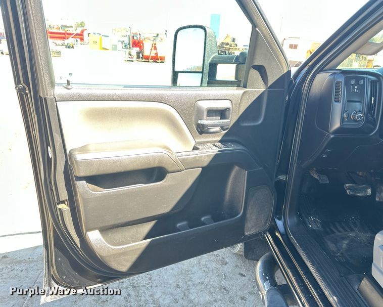 image for item EB2494 2016 Chevrolet Silverado 2500HD Double Cab pickup truck