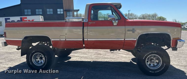 image for item EB2514 1984 Chevrolet K10 Silverado pickup truck