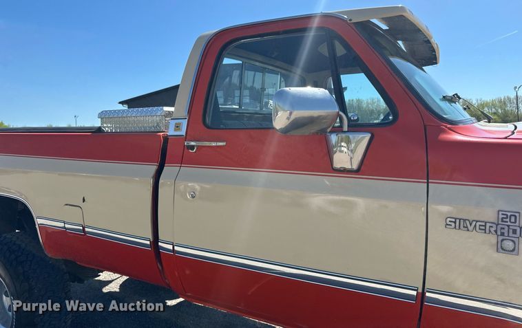 image for item EB2514 1984 Chevrolet K10 Silverado pickup truck