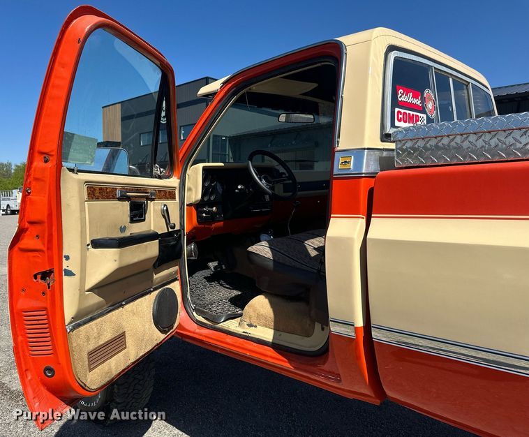 image for item EB2514 1984 Chevrolet K10 Silverado pickup truck