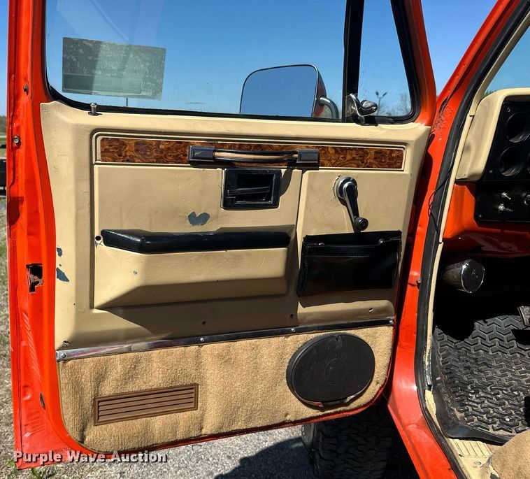 image for item EB2514 1984 Chevrolet K10 Silverado pickup truck