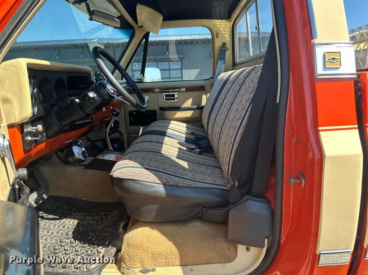 image for item EB2514 1984 Chevrolet K10 Silverado pickup truck