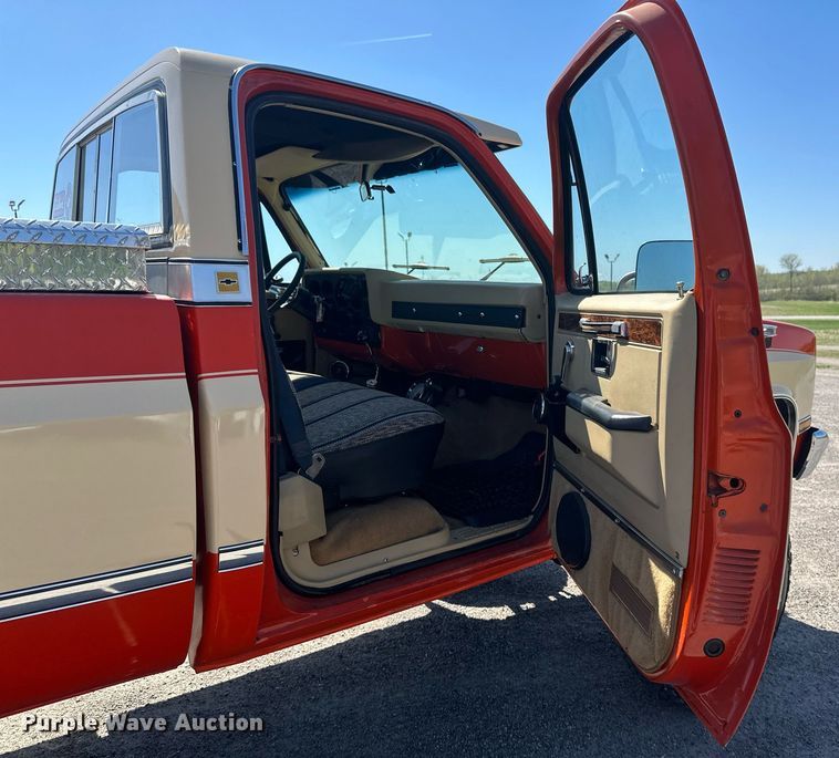 image for item EB2514 1984 Chevrolet K10 Silverado pickup truck