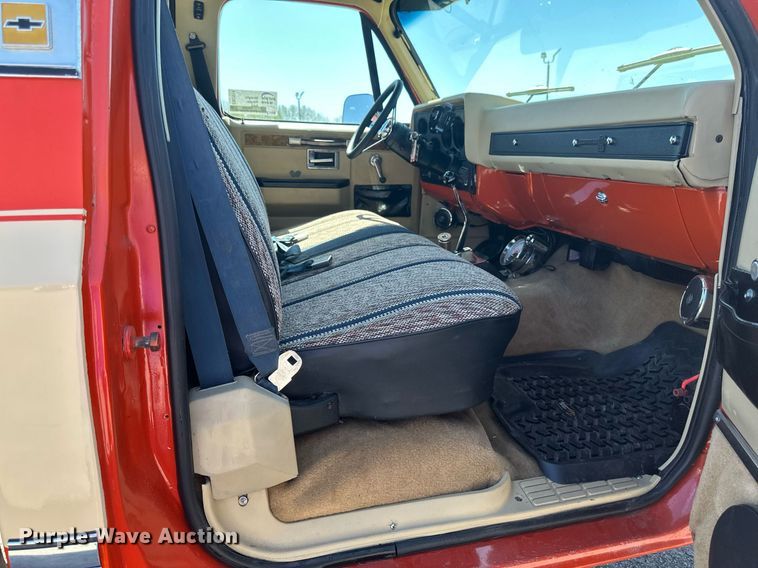 image for item EB2514 1984 Chevrolet K10 Silverado pickup truck