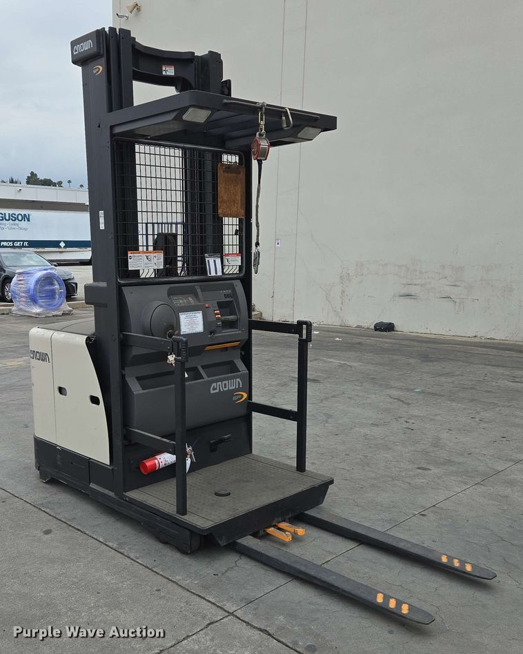 image for item EC1018 2015 Crown SP3520-30 order picker