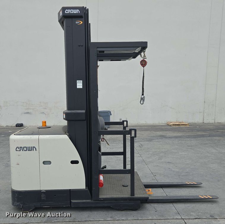 image for item EC1018 2015 Crown SP3520-30 order picker