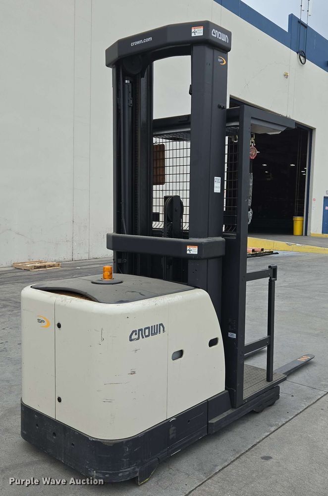 image for item EC1018 2015 Crown SP3520-30 order picker