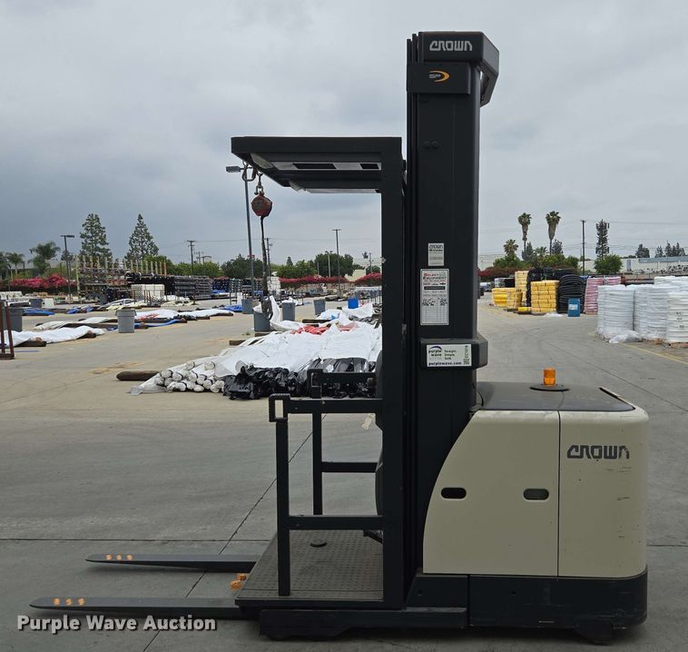 image for item EC1018 2015 Crown SP3520-30 order picker