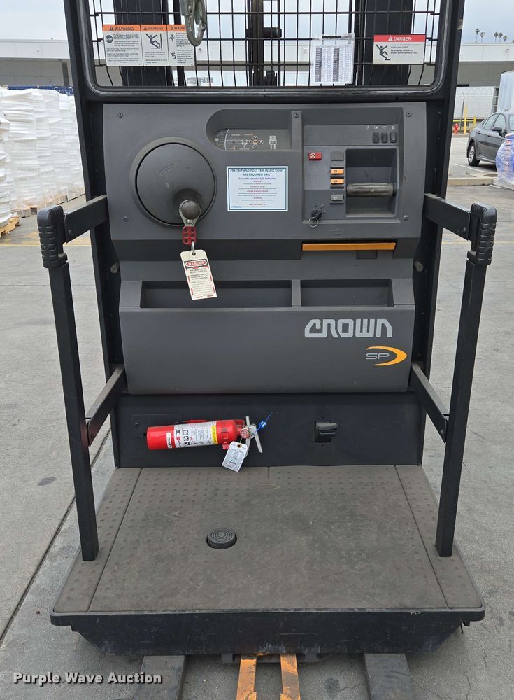 image for item EC1018 2015 Crown SP3520-30 order picker