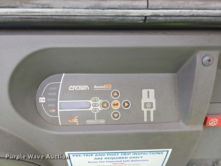 image for item EC1018 2015 Crown SP3520-30 order picker