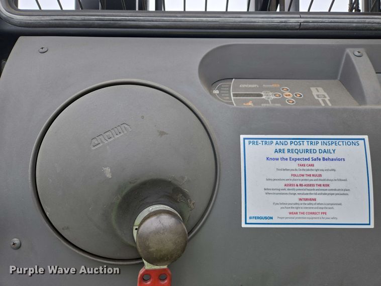 image for item EC1018 2015 Crown SP3520-30 order picker