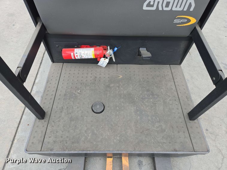 image for item EC1018 2015 Crown SP3520-30 order picker