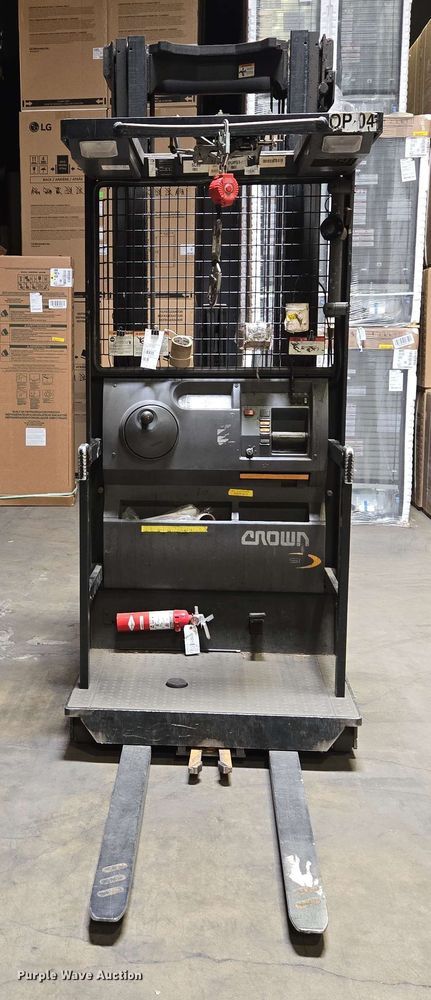 image for item EC1029 2015 Crown SP4020-30 order picker