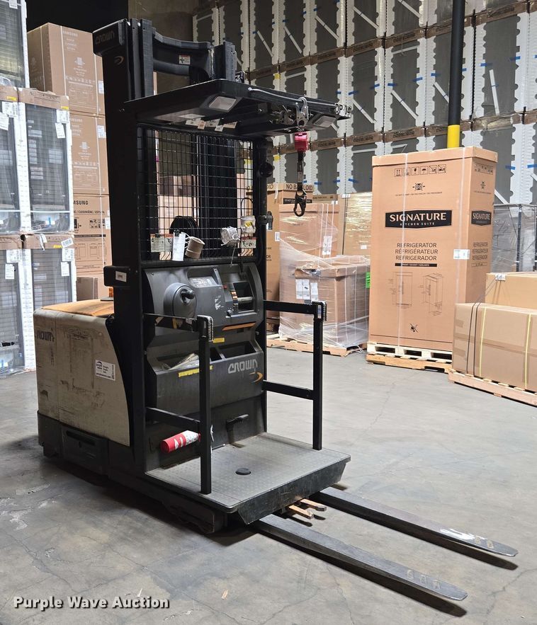 image for item EC1029 2015 Crown SP4020-30 order picker