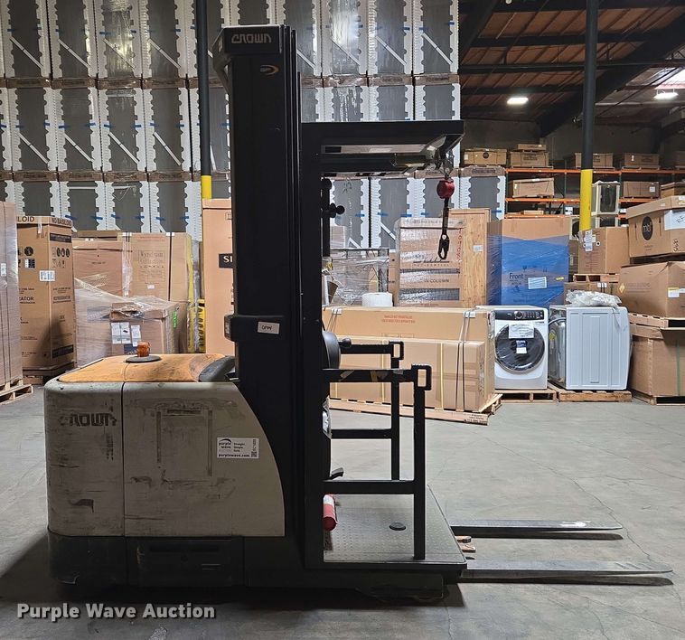 image for item EC1029 2015 Crown SP4020-30 order picker