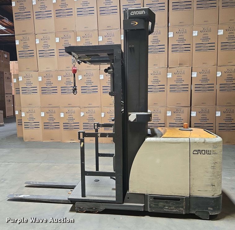 image for item EC1029 2015 Crown SP4020-30 order picker